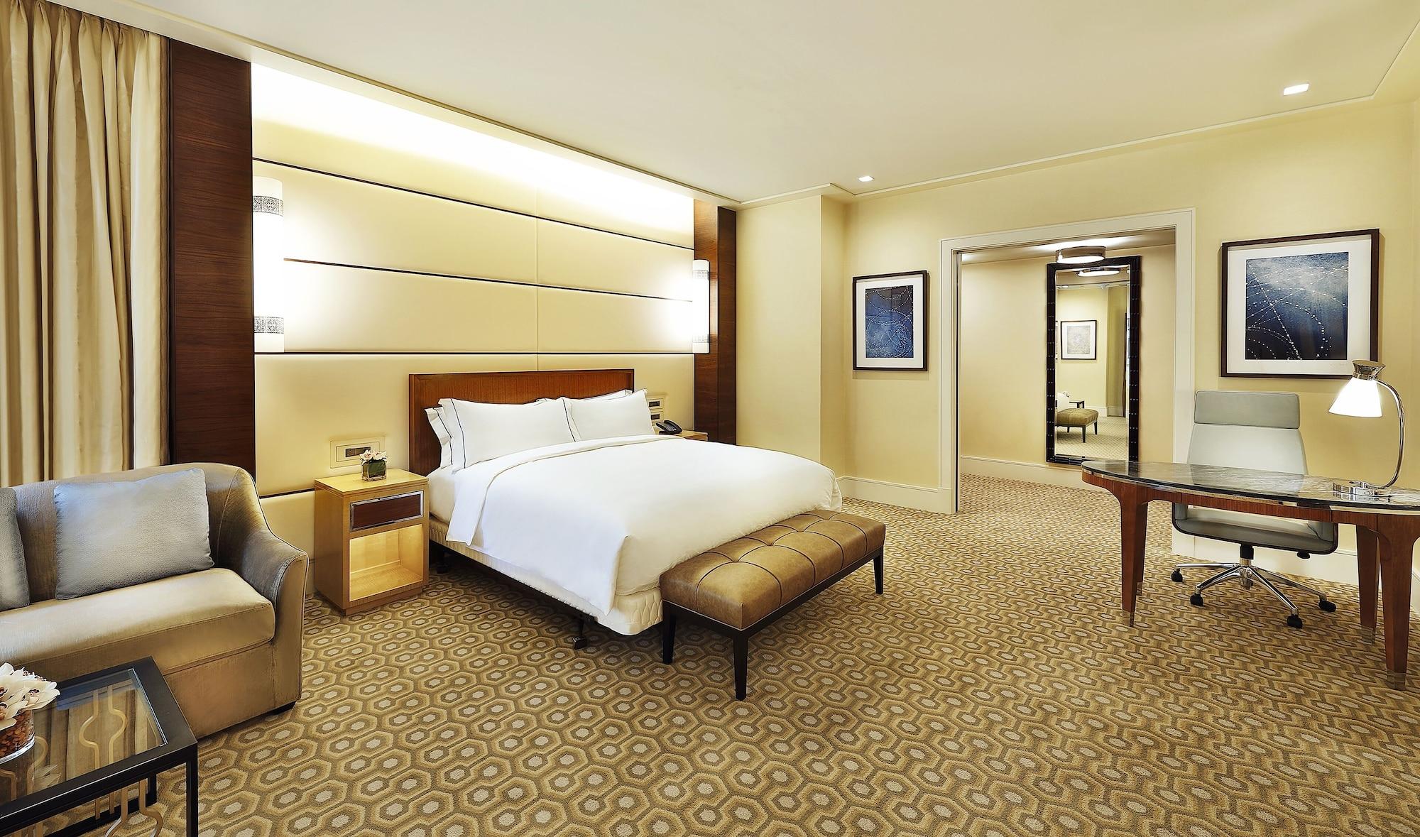 コンラッド メッカ ホテル エクステリア 写真 A suite at the InterContinental Mumbai